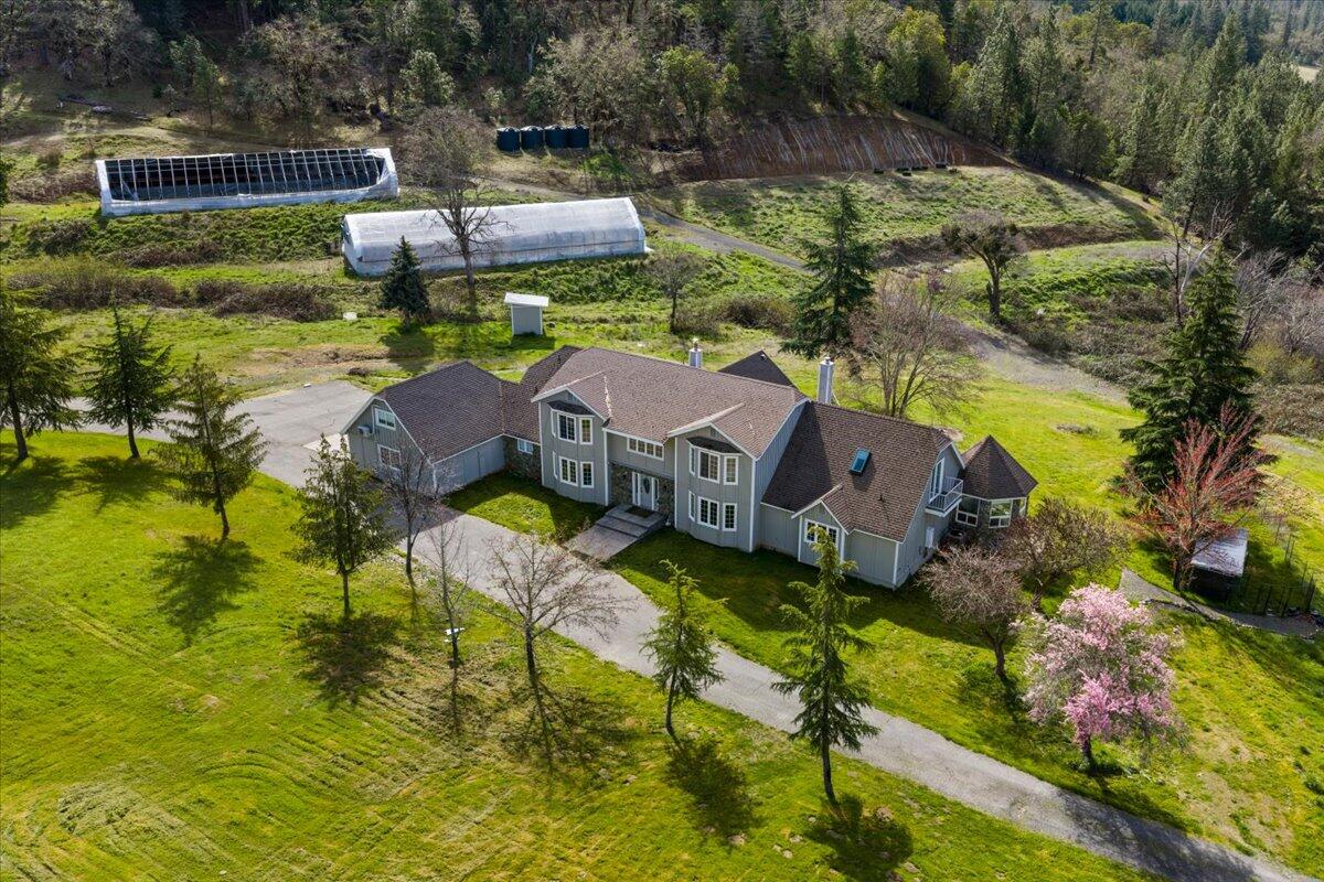 1500 Panther Gulch Road Williams, OR 97544 - Photo 3 of 31