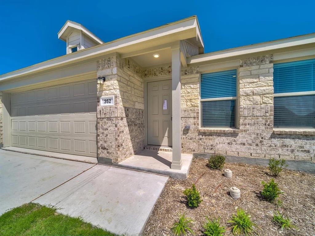 352 Sun Bluff Road Fort Worth, TX 76052 - Photo 9 of 33