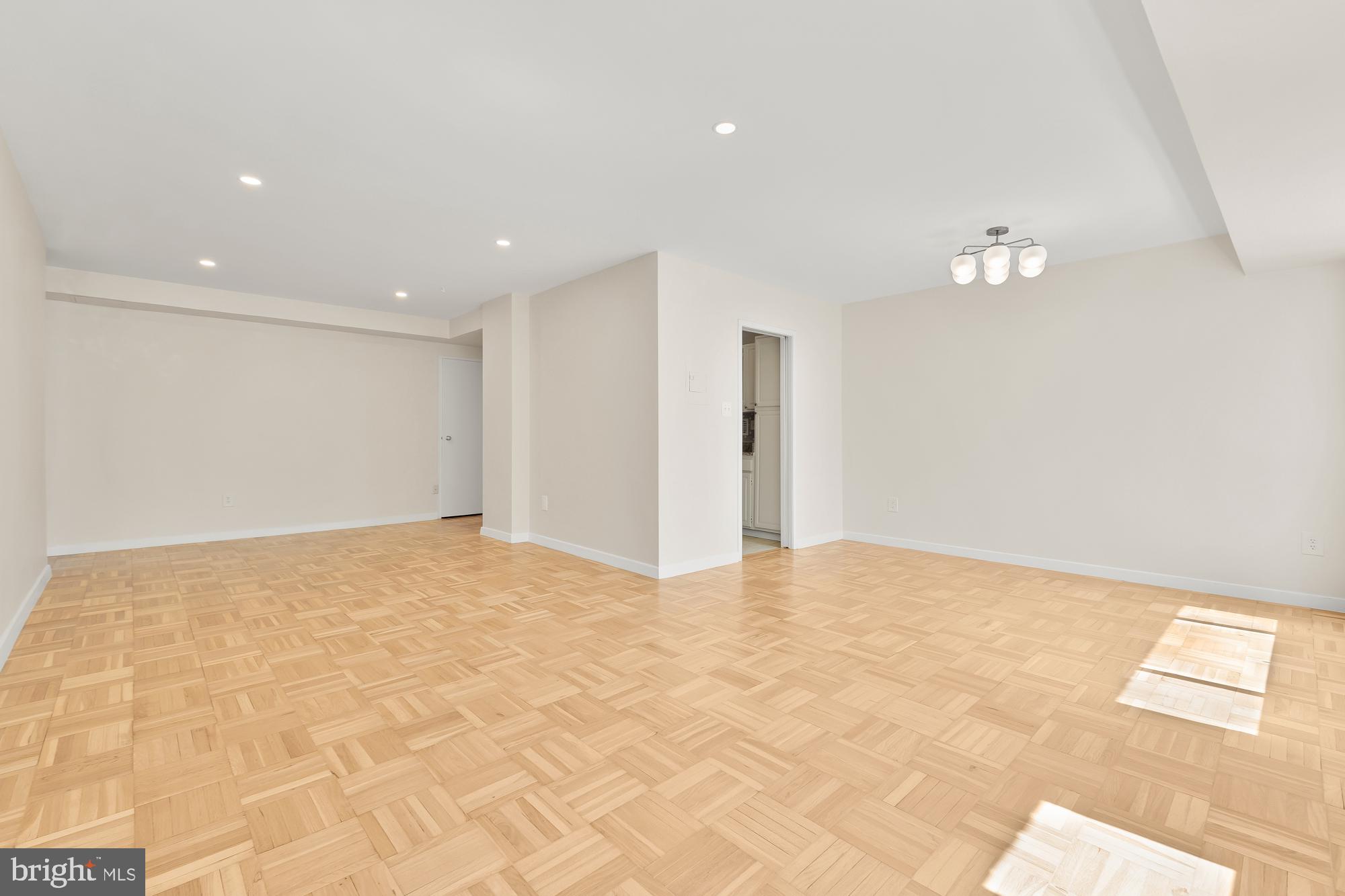 3900 Tunlaw Road Northwest, Unit 205 Washington, DC 20007 - Photo 9 of 39 Large living area