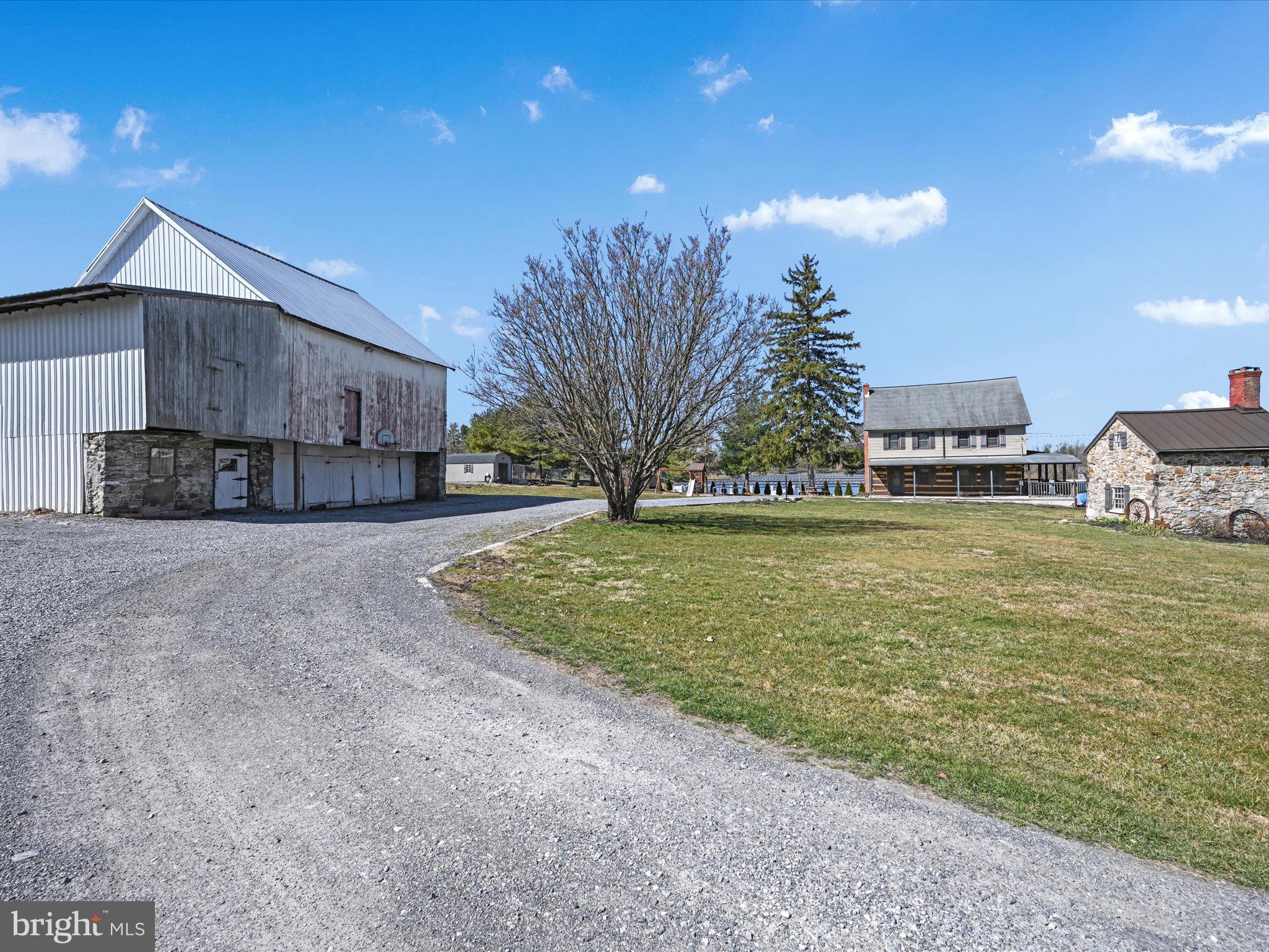 328 Hill Road Womelsdorf, PA 19567 - Photo 4 of 40 Gallery Image 4
