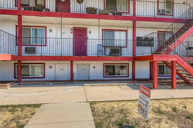 $995 | 1090 South Eliot Street, Unit 102, Denver, CO 80219