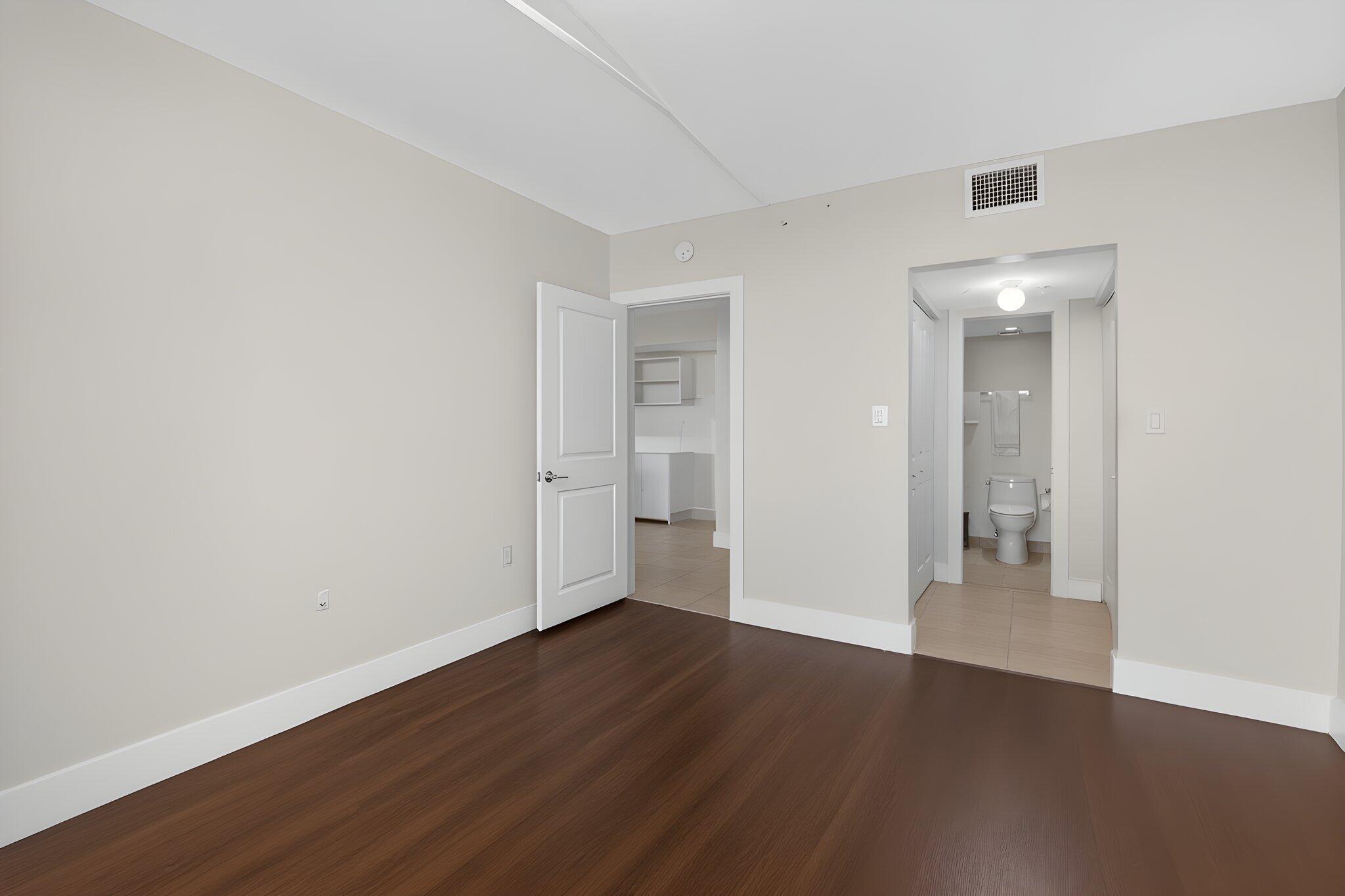 7786 Lakeside Boulevard, Unit 653 Boca Raton, FL 33434 - Photo 18 of 61 Owners Suite
