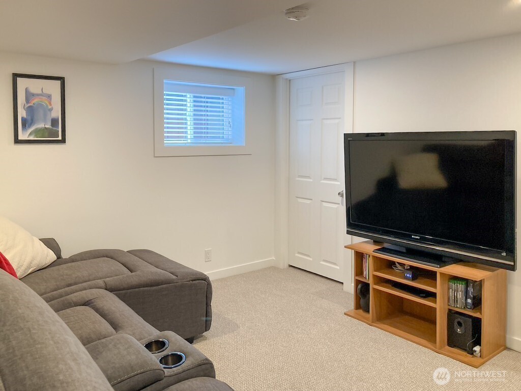 3943 South Orcas Street Seattle, WA 98118 - Photo 13 of 22