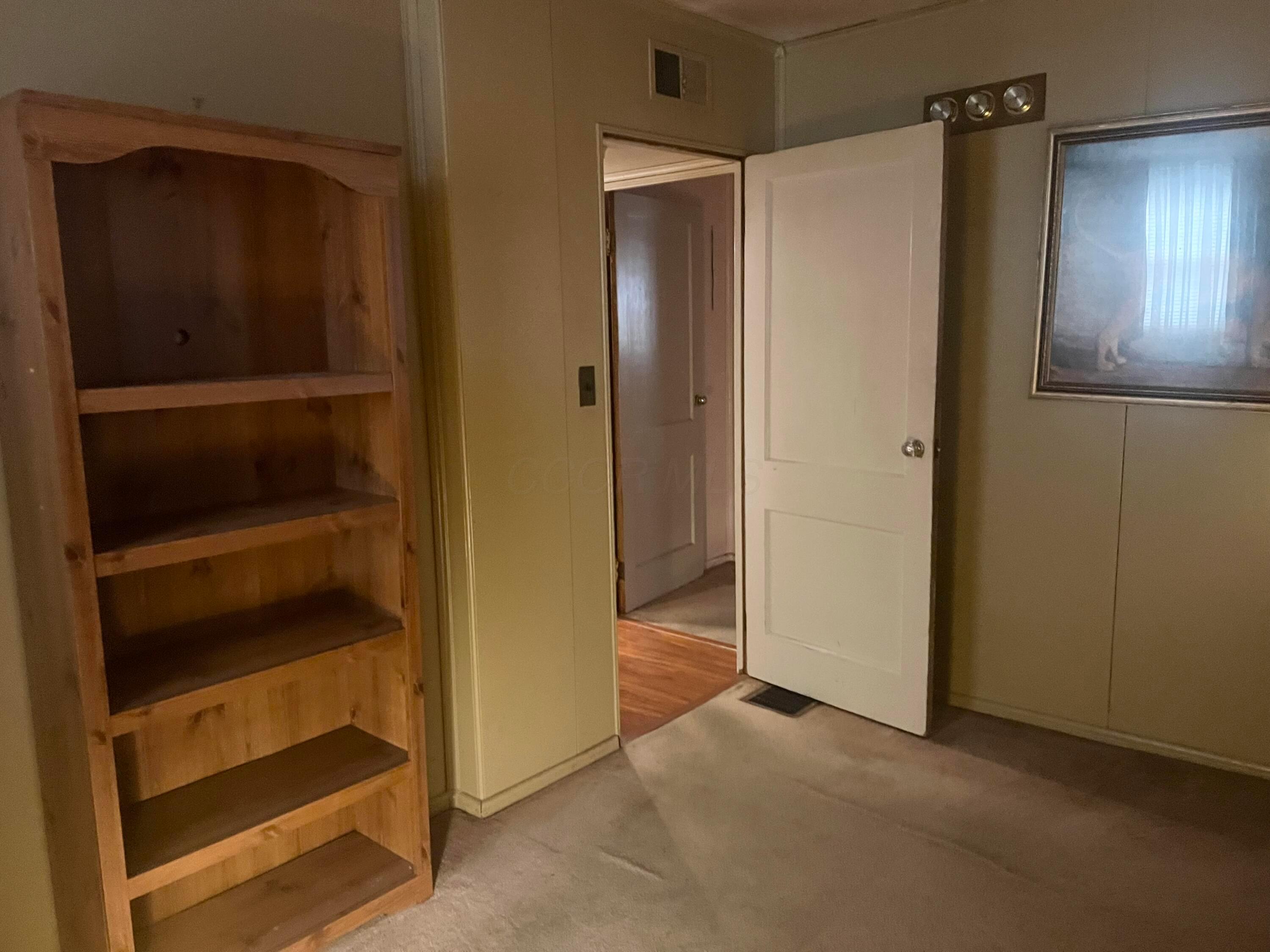 891 South Hampton Road Columbus, OH 43227 - Photo 5 of 10 Bedroom