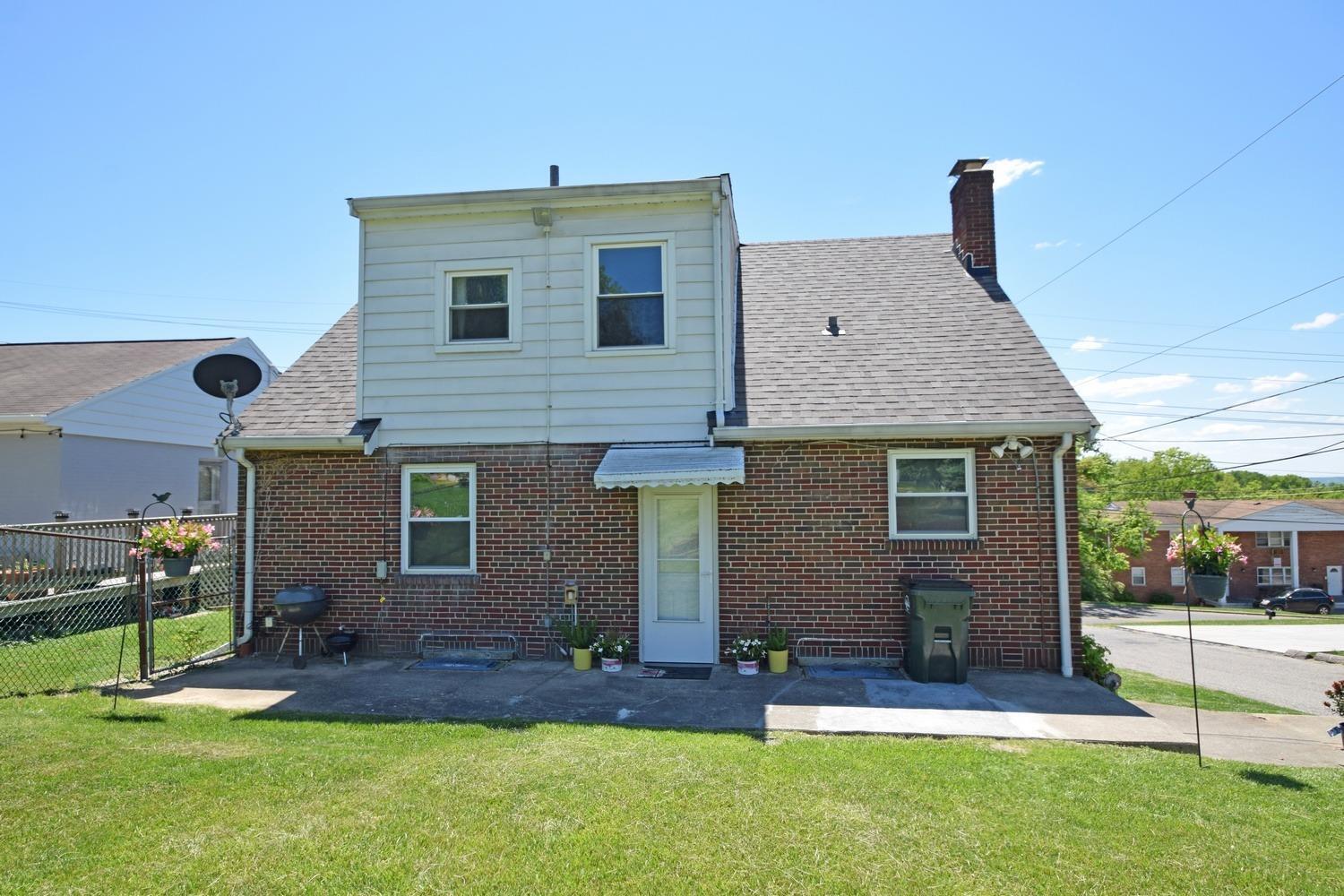2460 East Galbraith Road Reading, OH 45237 - Photo 26 of 27