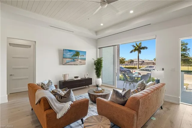 $2,695,000 | 201 8th Street South, Unit 104, Naples, FL 34102