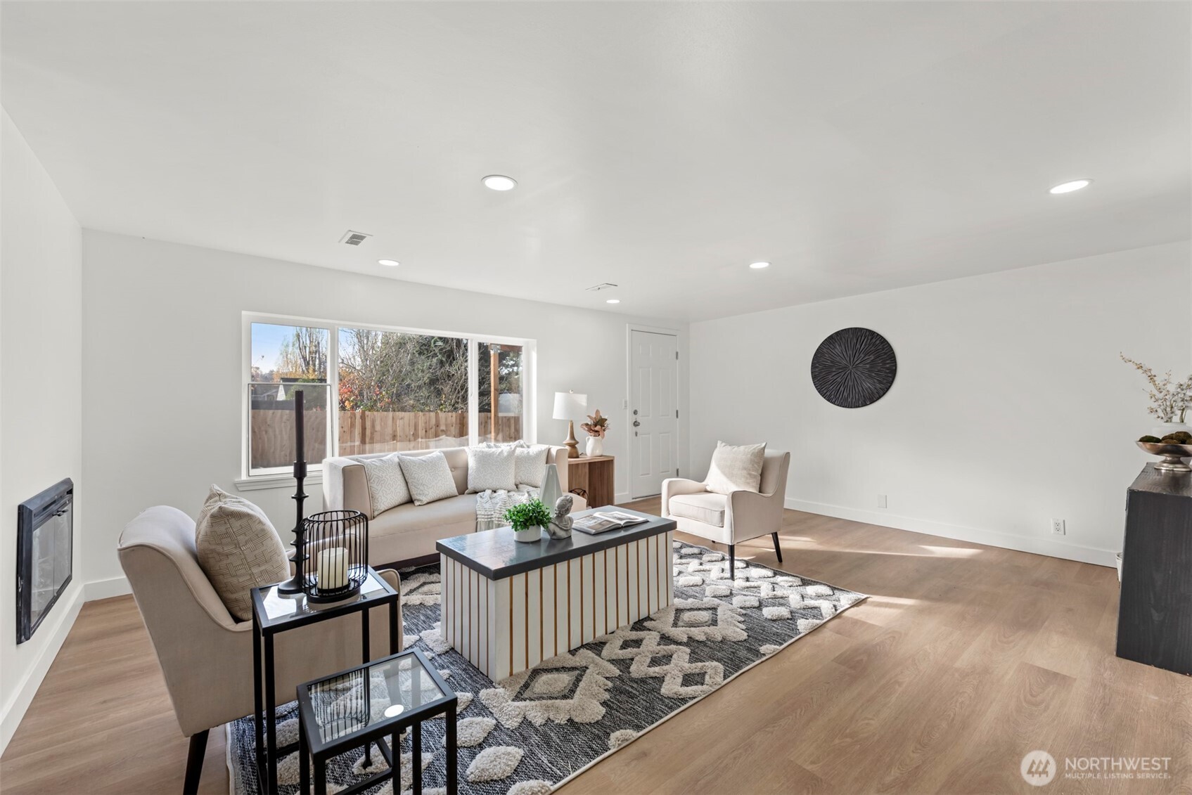 8305 Duncan Avenue South Seattle, WA 98118 - Photo 5 of 23