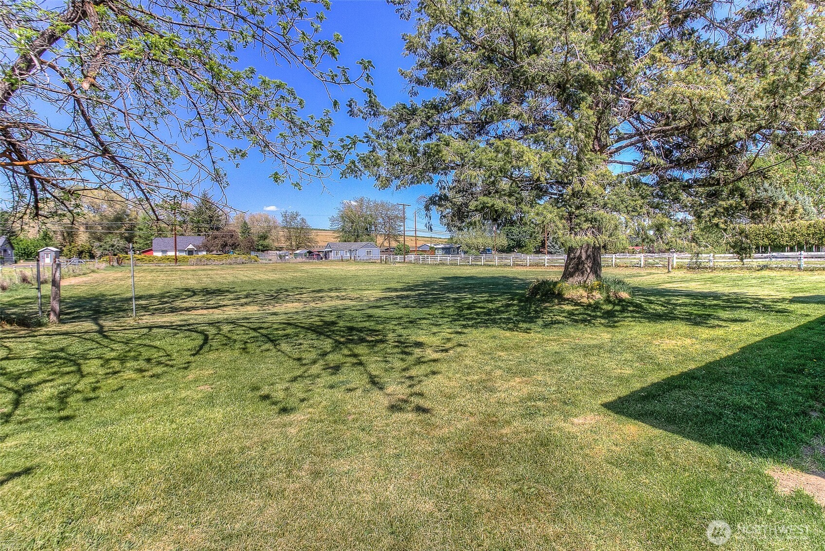 11704 Gilbert Road Yakima, WA 98903 - Photo 6 of 25