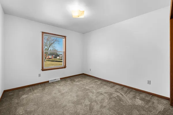$335,000 | 6814 Diane Drive, Newburg, WI 53090