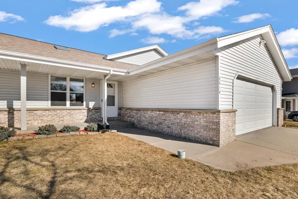 $335,000 | 6814 Diane Drive, Newburg, WI 53090