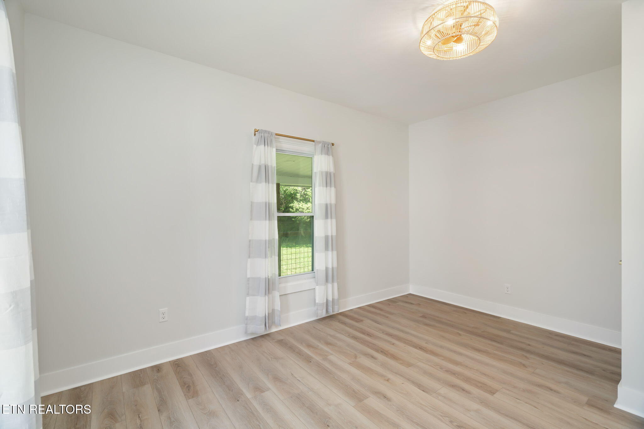 200 Meadow View Road Knoxville, TN 37914 - Photo 16 of 32 27-web-or-mls-200 Meadow View Road-28