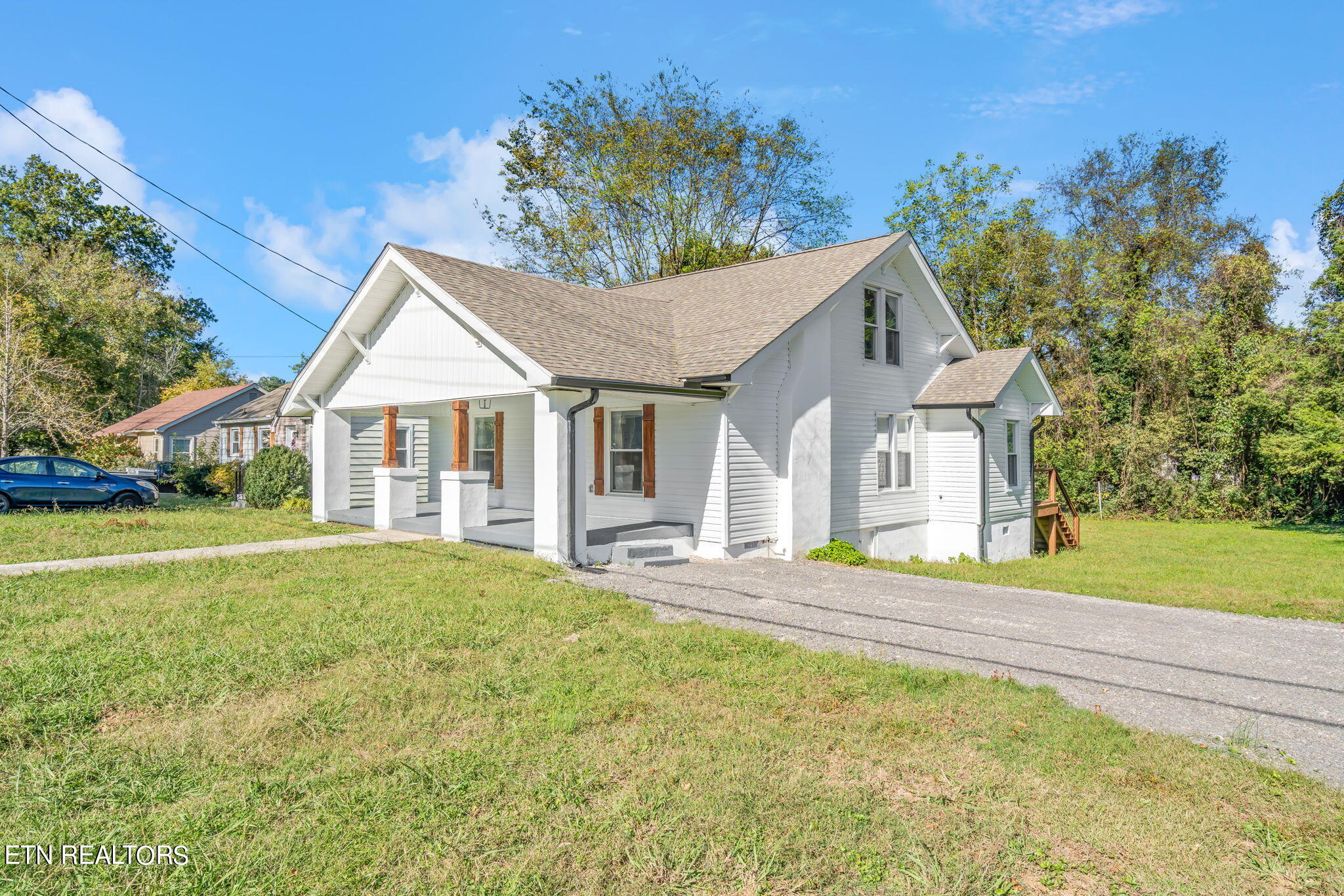 200 Meadow View Road Knoxville, TN 37914 - Photo 2 of 32 5-web-or-mls-200 Meadow View Road-6