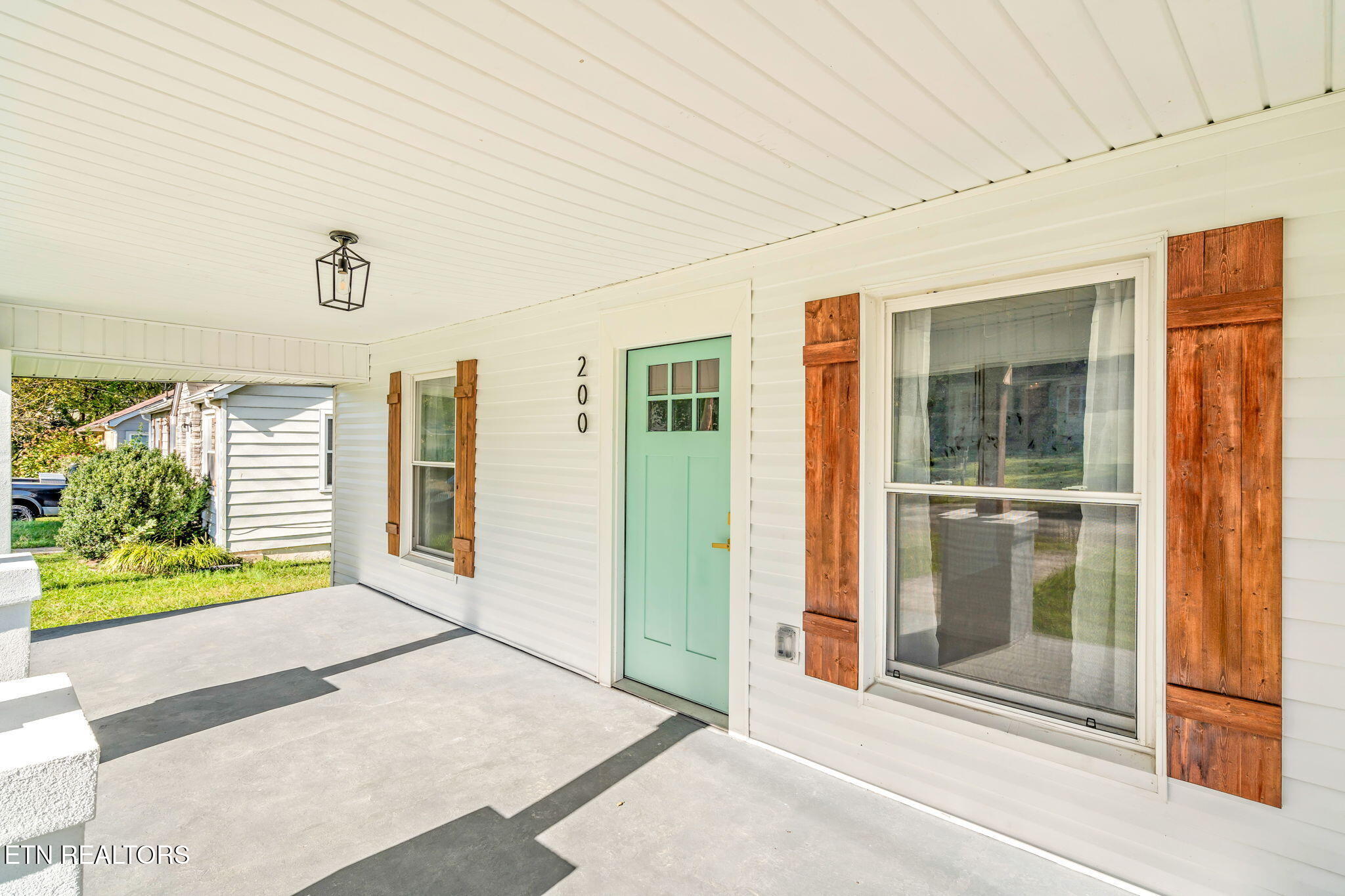 200 Meadow View Road Knoxville, TN 37914 - Photo 4 of 32 7-web-or-mls-200 Meadow View Road-8