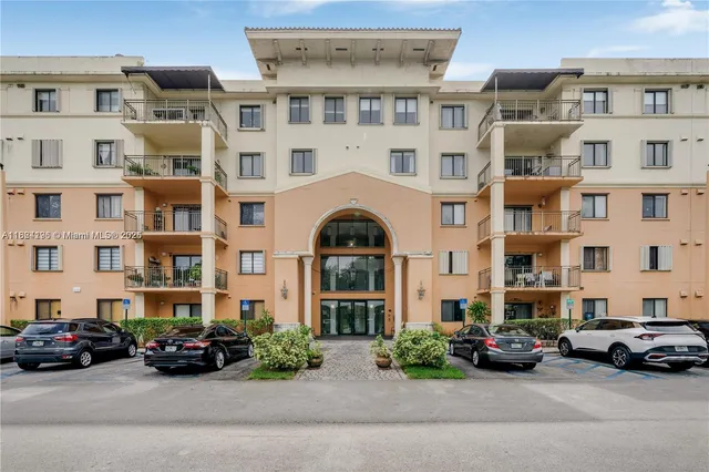 $379,900 | 9340 Fontainebleau Boulevard, Unit 313, Miami, FL 33172