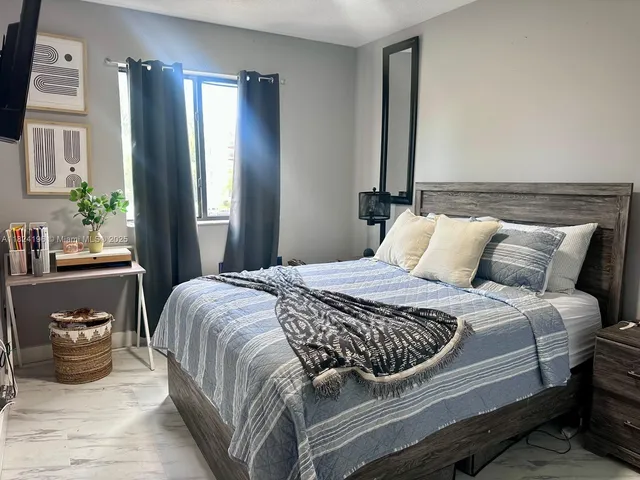 $379,900 | 9340 Fontainebleau Boulevard, Unit 313, Miami, FL 33172