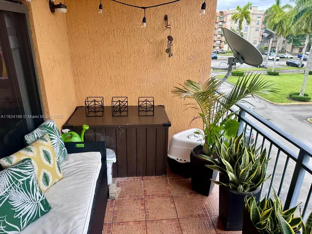 $379,900 | 9340 Fontainebleau Boulevard, Unit 313, Miami, FL 33172