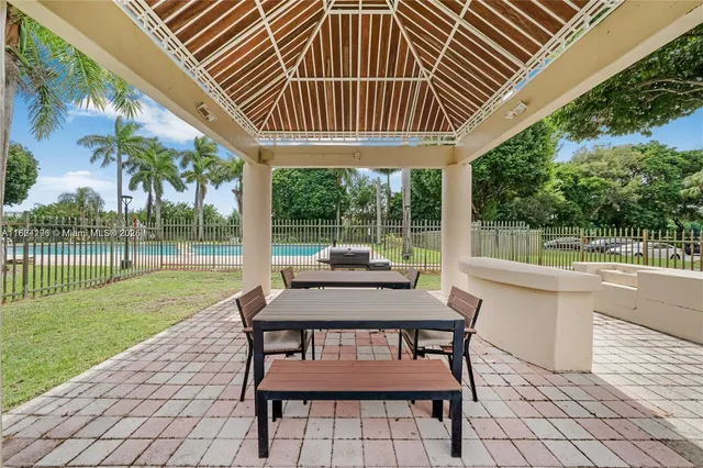 $379,900 | 9340 Fontainebleau Boulevard, Unit 313, Miami, FL 33172