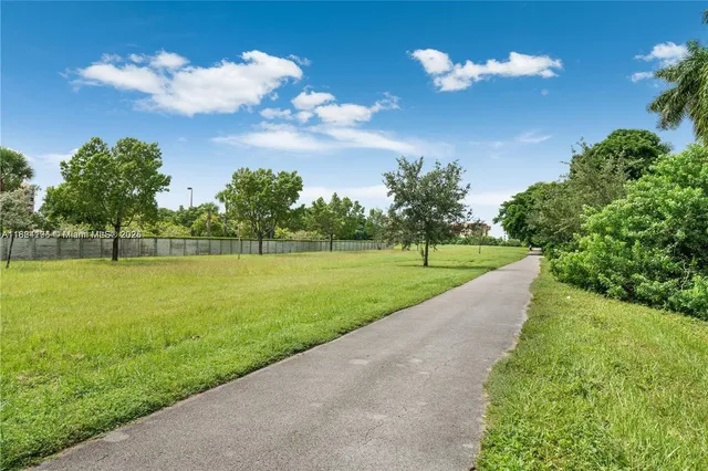 $379,900 | 9340 Fontainebleau Boulevard, Unit 313, Miami, FL 33172