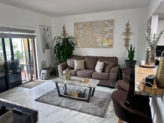 $379,900 | 9340 Fontainebleau Boulevard, Unit 313, Miami, FL 33172