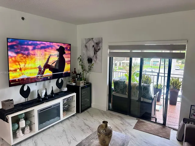 $379,900 | 9340 Fontainebleau Boulevard, Unit 313, Miami, FL 33172