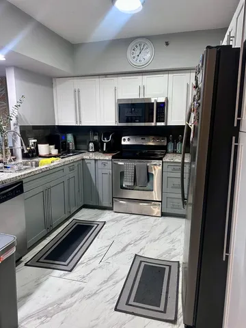 $379,900 | 9340 Fontainebleau Boulevard, Unit 313, Miami, FL 33172