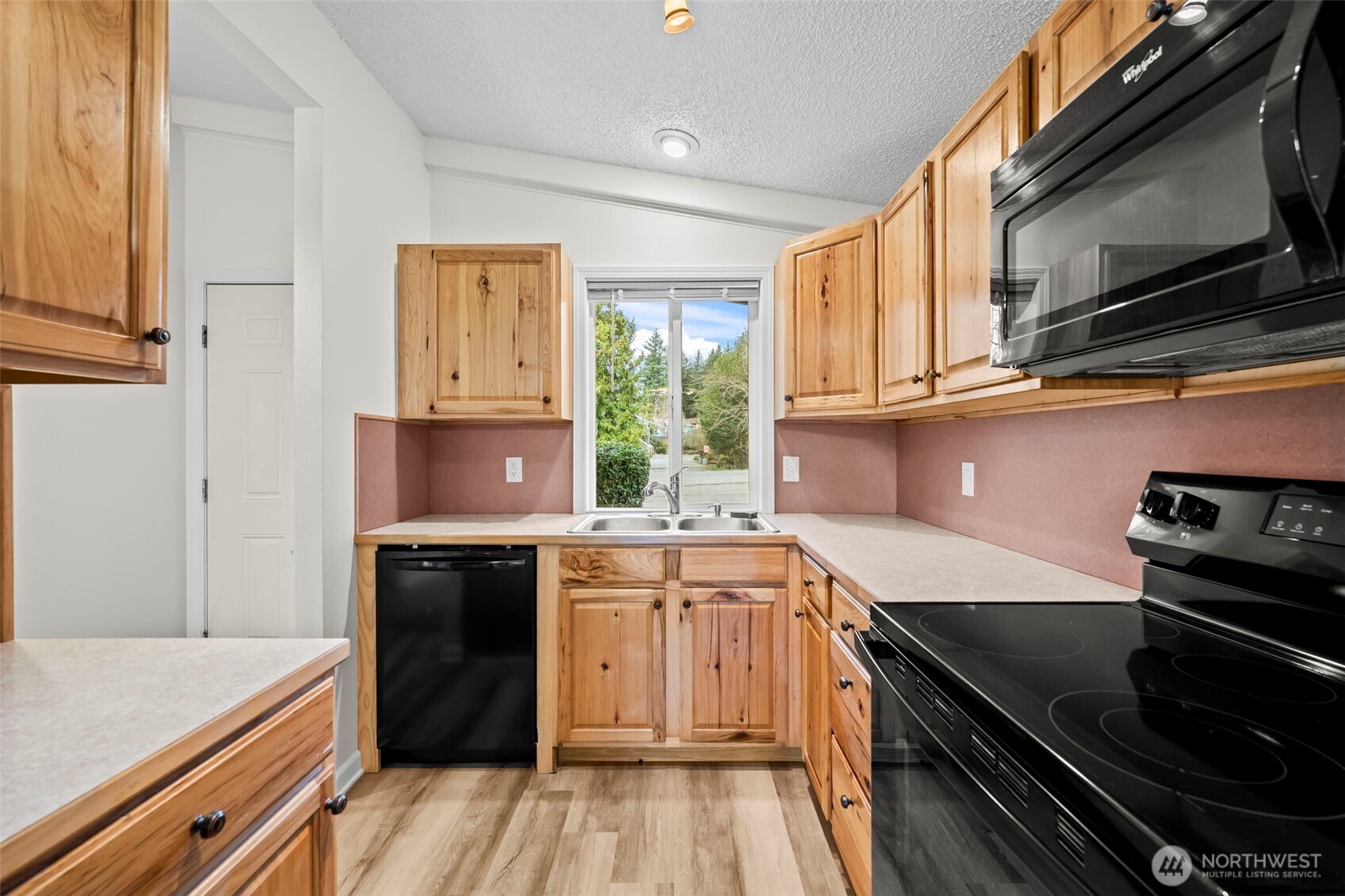 691 Pearl Place Bremerton, WA 98310 - Photo 8 of 37