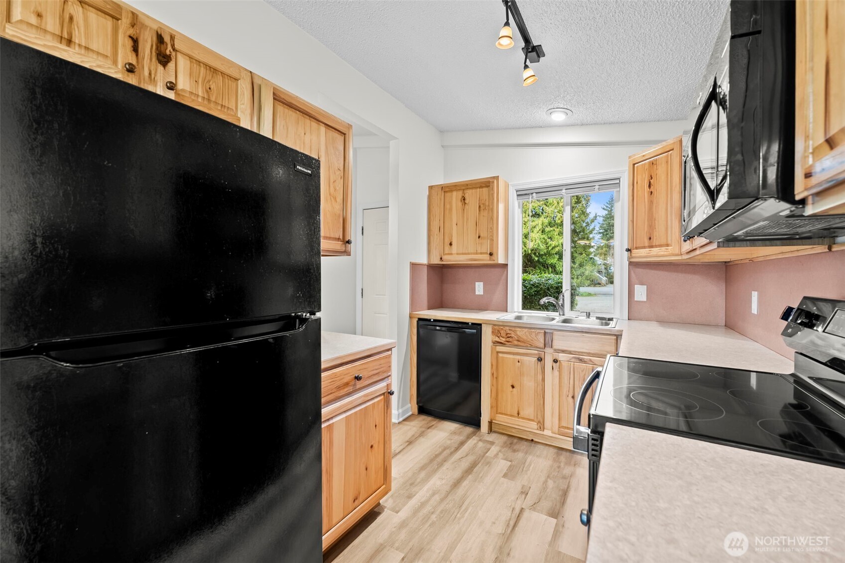 691 Pearl Place Bremerton, WA 98310 - Photo 9 of 37