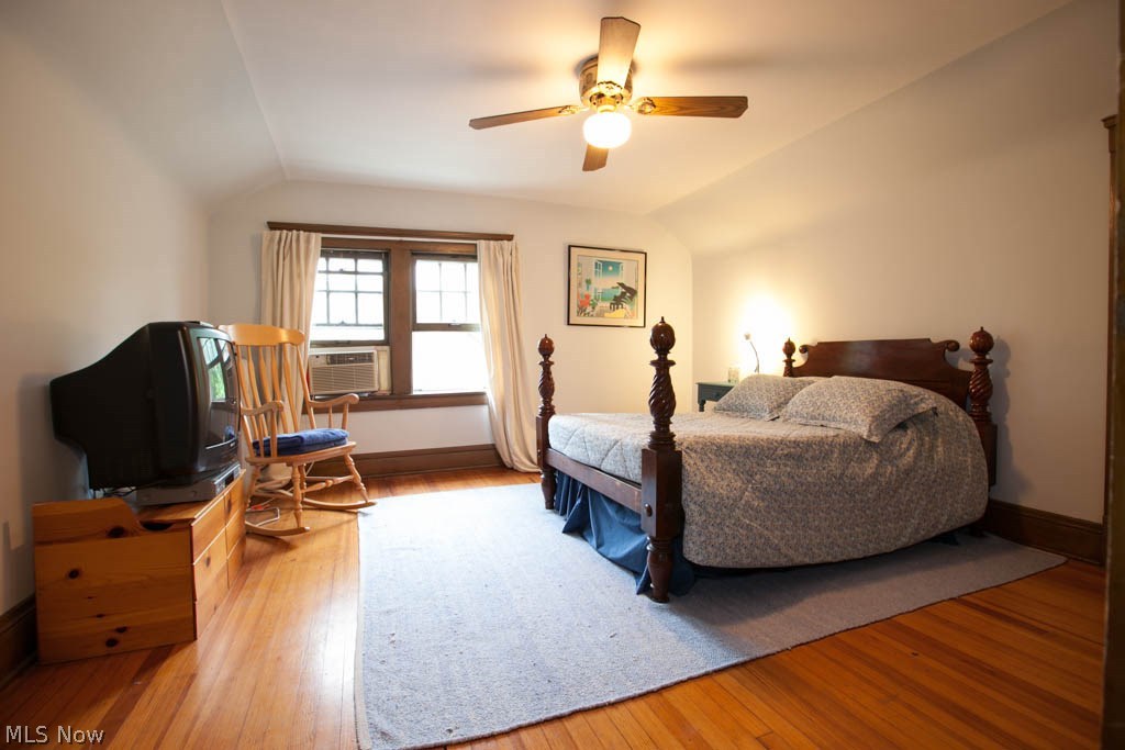 2209 Middlefield Road Cleveland Heights, OH 44106 - Photo 23 of 35 3rd floor with hardwood floor and ceiling fan