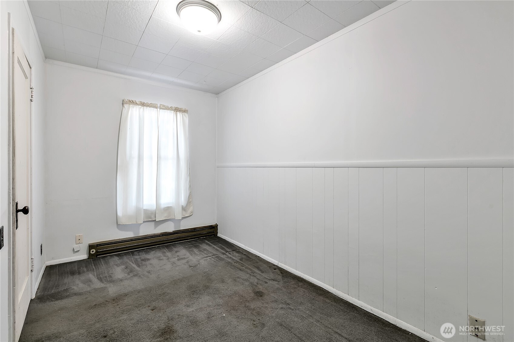 2209 Talbot Road South Renton, WA 98055 - Photo 6 of 8 an empty room with a window