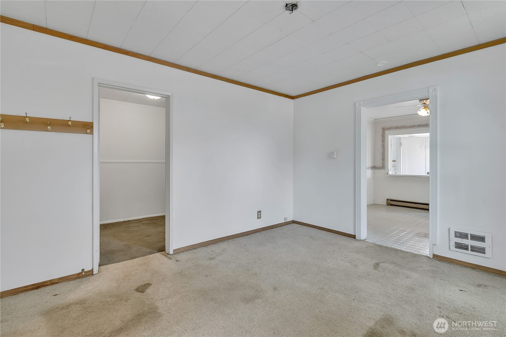 2209 Talbot Road South Renton, WA 98055 - Photo 7 of 8 an empty room with a bench