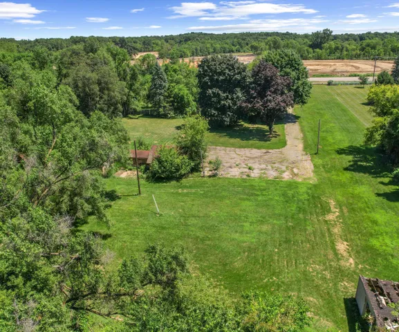 $595,000 | 27483 Pontiac Trail, South Lyon, MI 48178