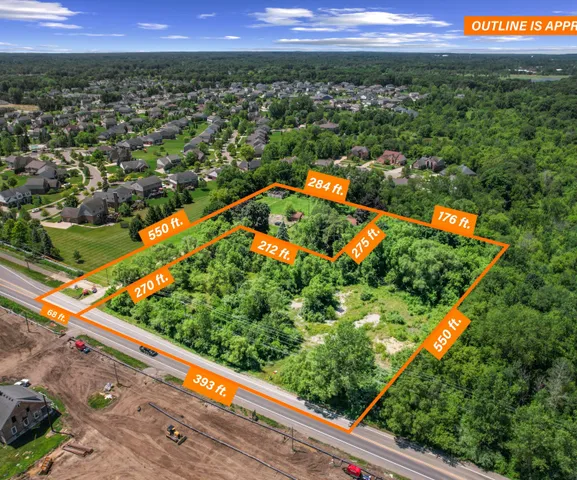 $595,000 | 27483 Pontiac Trail, South Lyon, MI 48178