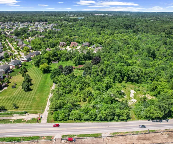 $595,000 | 27483 Pontiac Trail, South Lyon, MI 48178