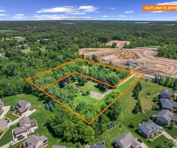 $595,000 | 27483 Pontiac Trail, South Lyon, MI 48178