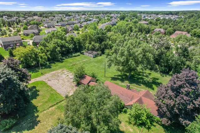 $595,000 | 27483 Pontiac Trail, South Lyon, MI 48178