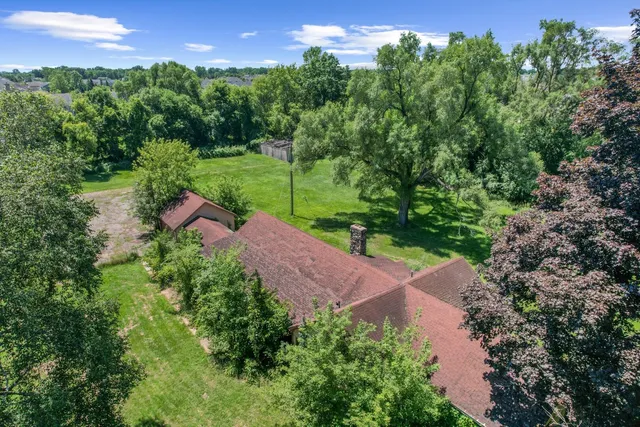 $595,000 | 27483 Pontiac Trail, South Lyon, MI 48178