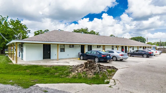 $670,000 | 314 Deare Street, New Iberia, LA 70560