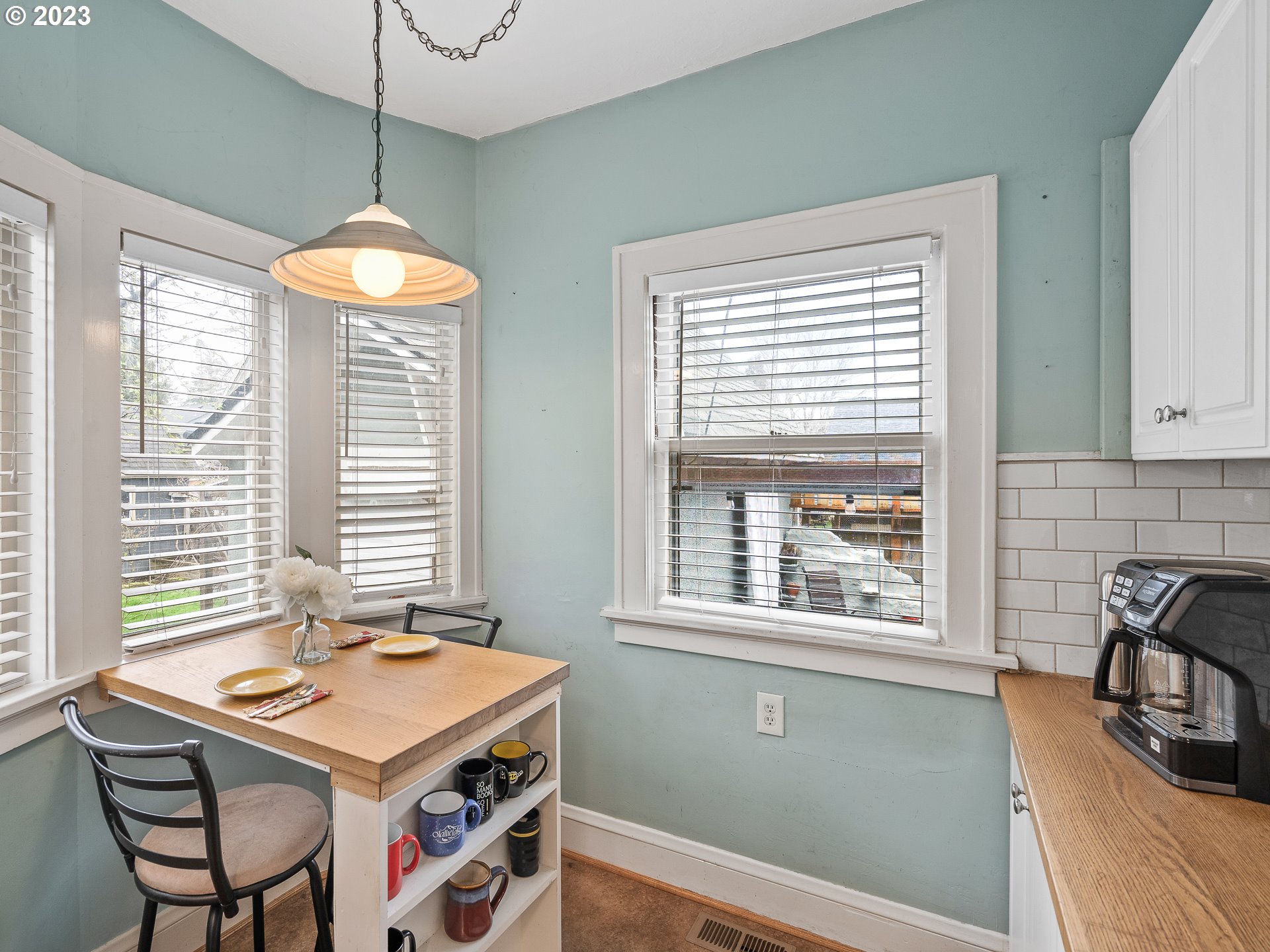 4027 Southeast Oak Street Portland, OR 97214 - Photo 11 of 25
