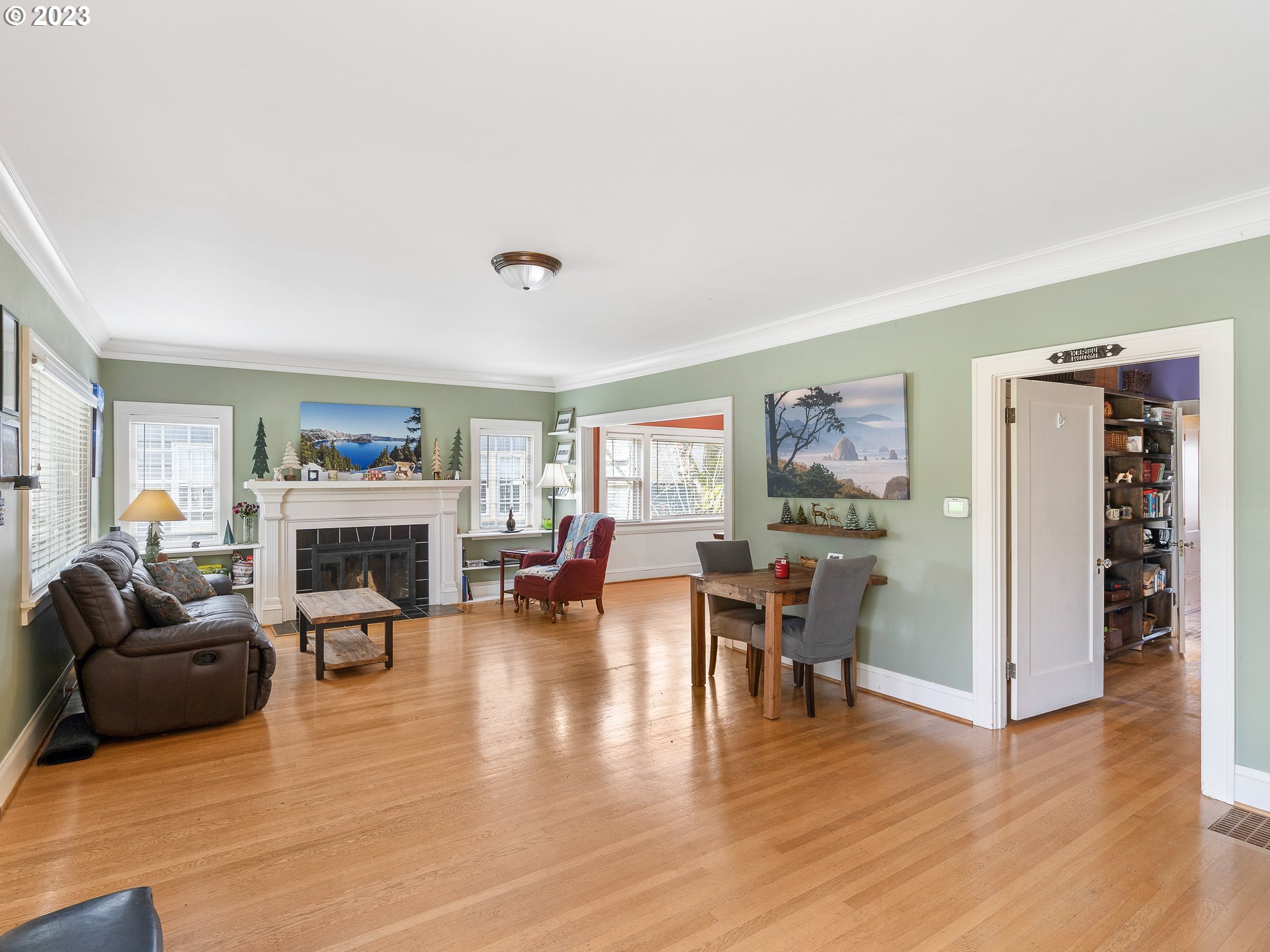 4027 Southeast Oak Street Portland, OR 97214 - Photo 3 of 25