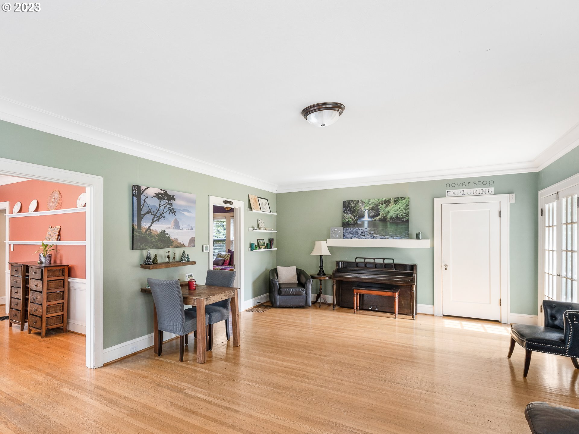 4027 Southeast Oak Street Portland, OR 97214 - Photo 5 of 25