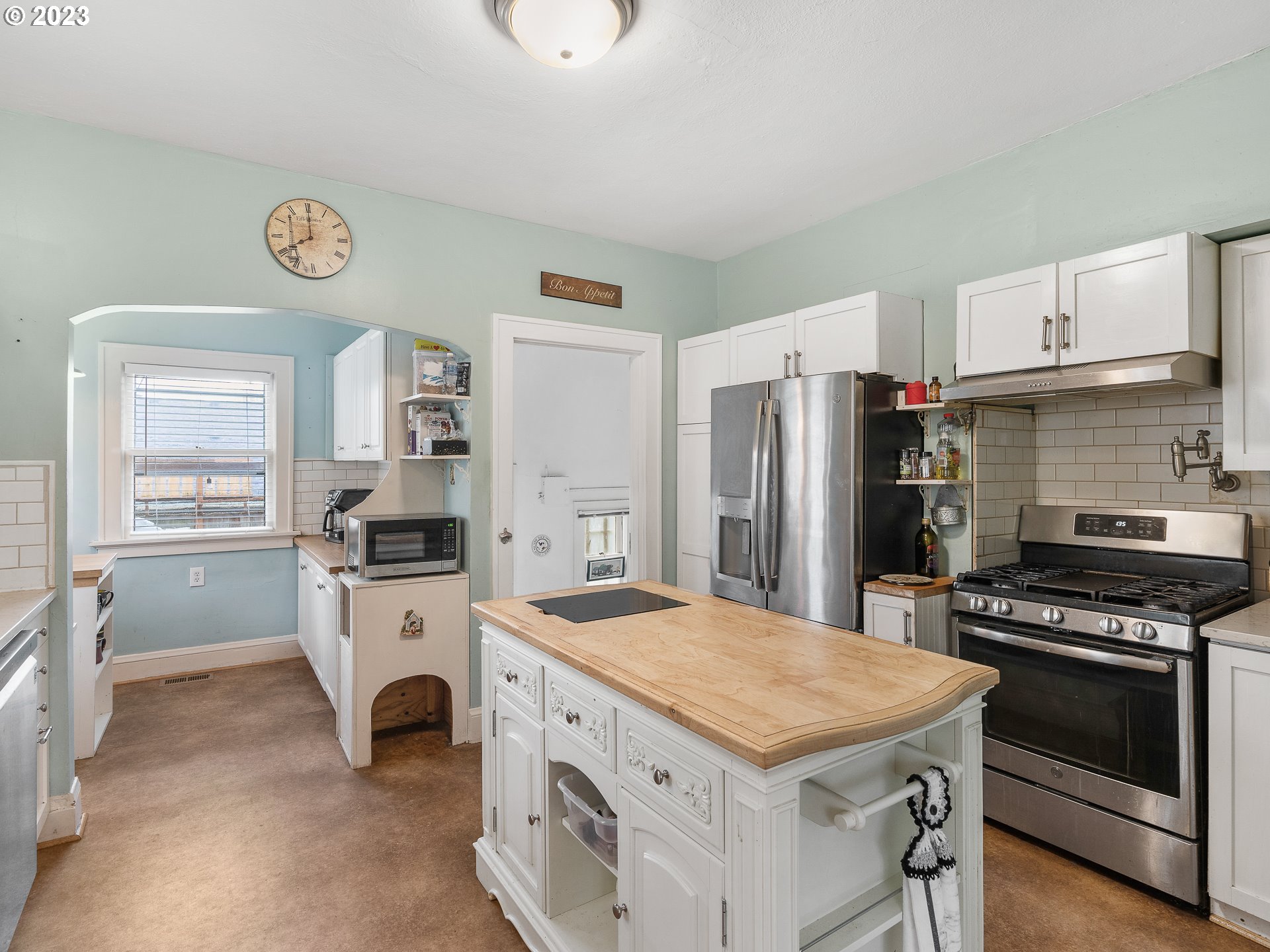 4027 Southeast Oak Street Portland, OR 97214 - Photo 8 of 25