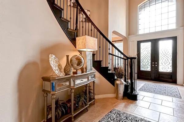 a view of entryway with a front door