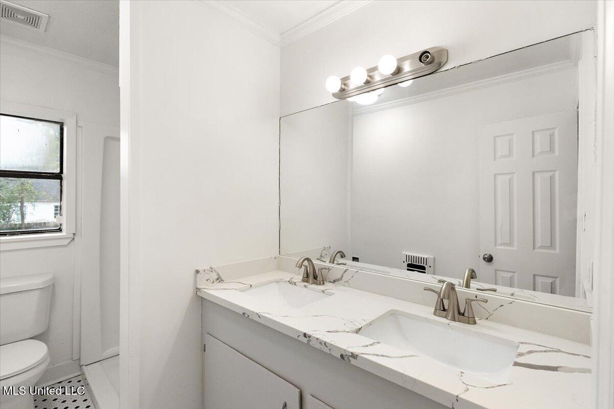 551 Woodbury Road Jackson, MS 39206 - Photo 8 of 9 Bathroom
