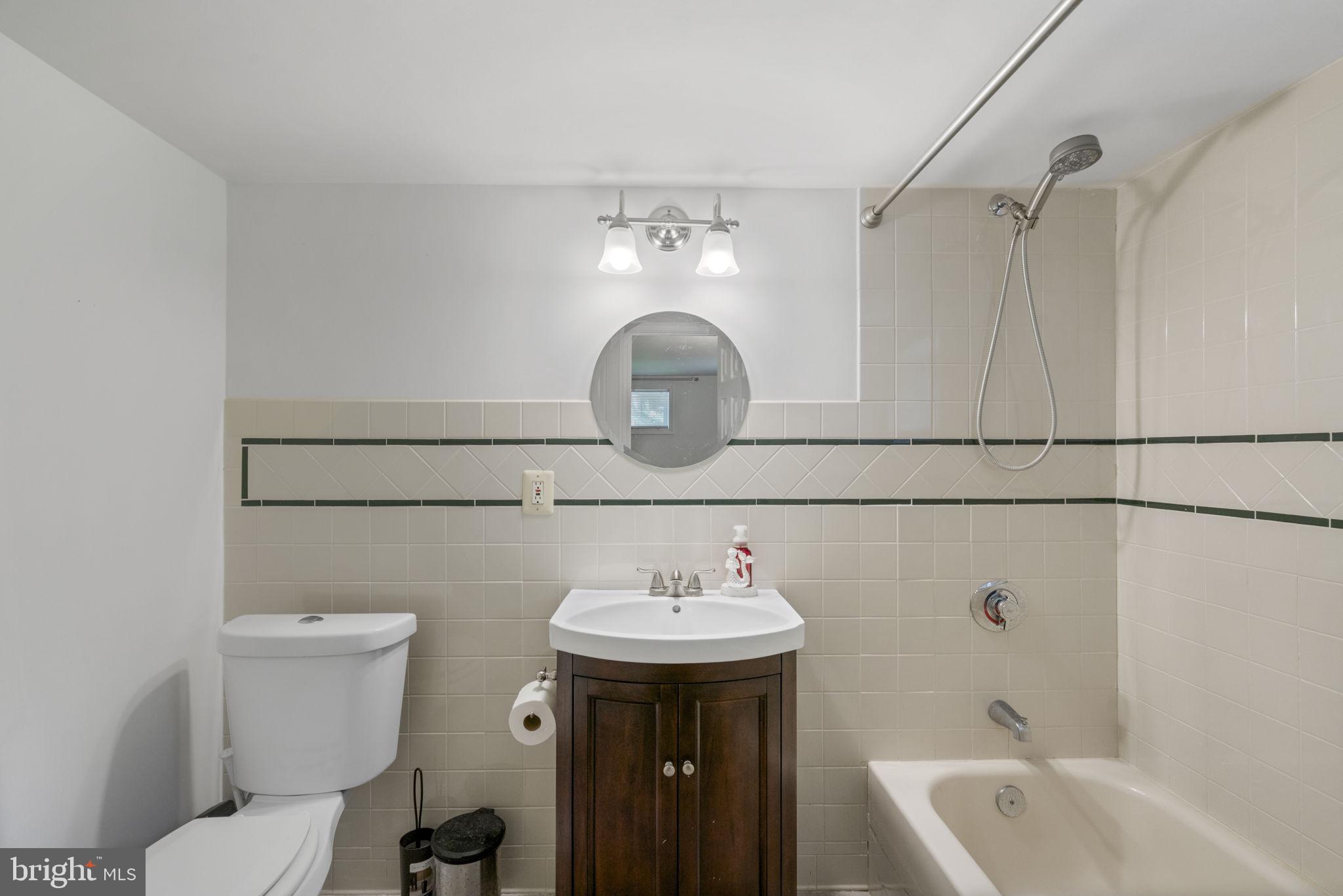 5755 Pilgrims Rest Road Broad Run, VA 20137 - Photo 35 of 49 Full bath off of bonus room