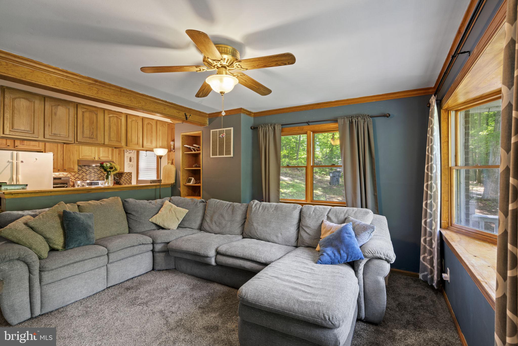 5755 Pilgrims Rest Road Broad Run, VA 20137 - Photo 10 of 49 Living room