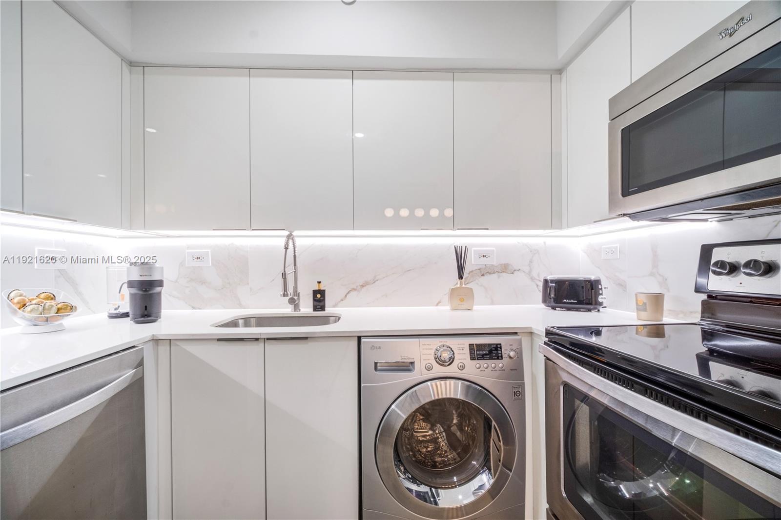 1500 Bay Road, Unit 1558S Miami Beach, FL 33139 - Photo 9 of 54