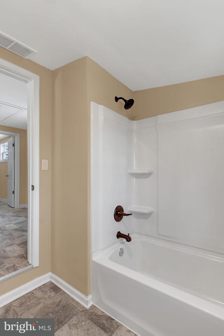 917 Cold Cabin Road Delta, PA 17314 - Photo 5 of 27 Gallery Image 5