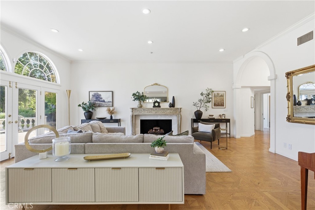 950 Hampton Road Arcadia, CA 91006 - Photo 7 of 35