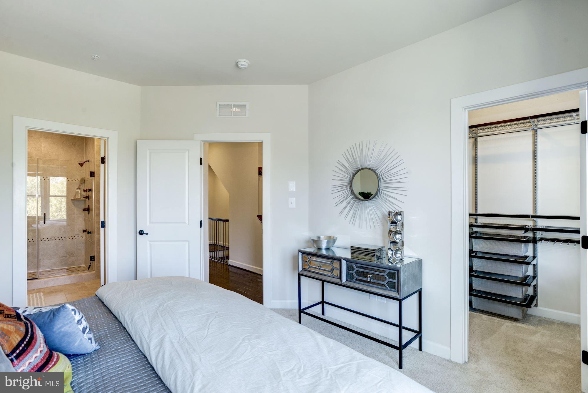 1140 South Glebe Road Arlington, VA 22204 - Photo 35 of 61 Master Bedroom with Ensuite Bath, Walk In Closet