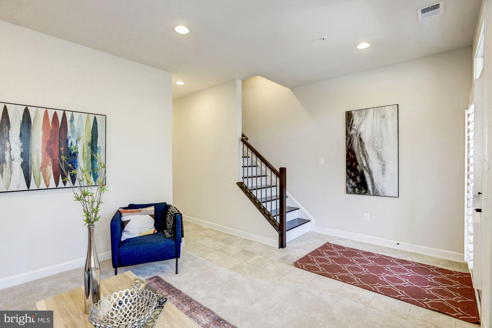 1140 South Glebe Road Arlington, VA 22204 - Photo 5 of 61 Entry Level Family Room